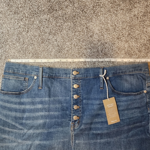 NWT Madewell High-Rise Denim Shorts in Derby Wash Size W 36 or 20W - Picture 2 of 16